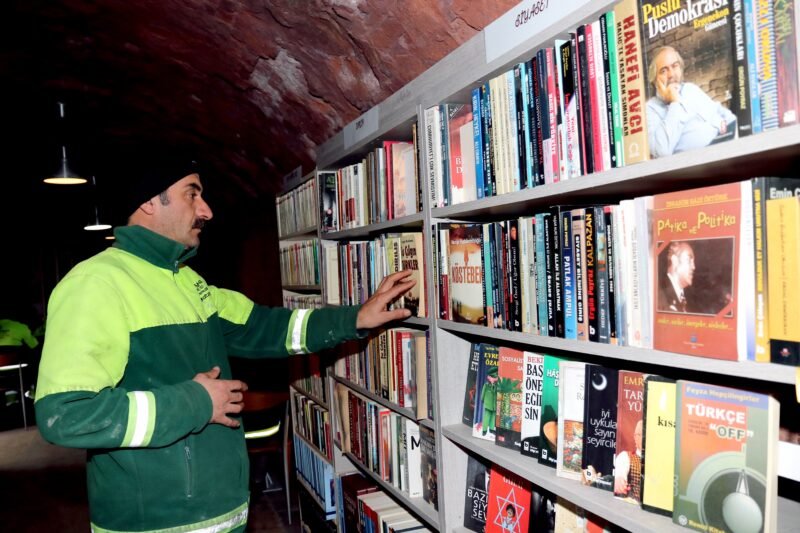 Garbage men library Ankara
