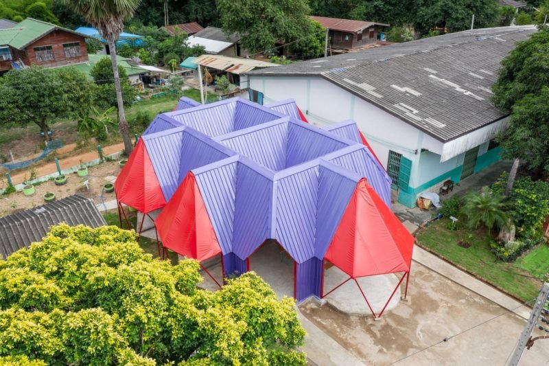 Pylonesque